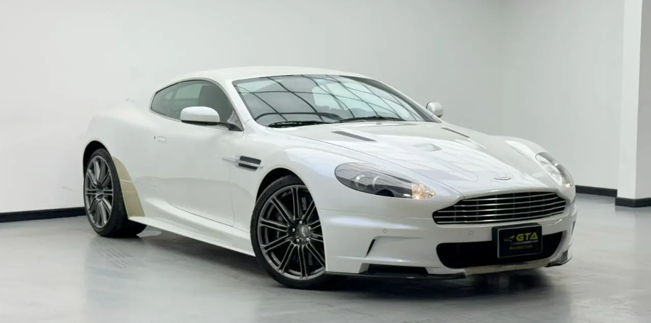Aston Martin DBS photo 3