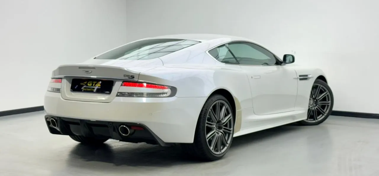 Aston Martin DBS photo 6
