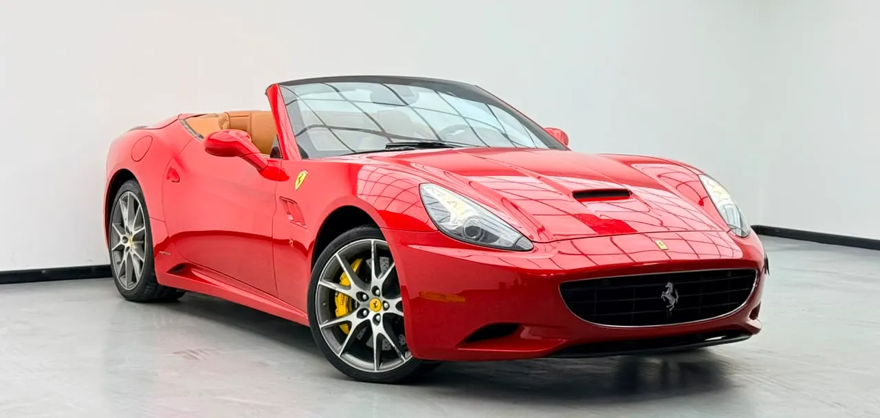 Ferrari California Convertible photo 2