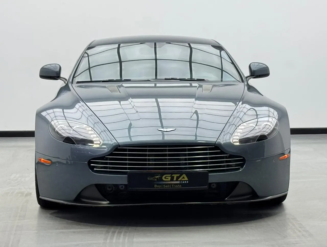 Aston Martin Vantage V8 photo 4