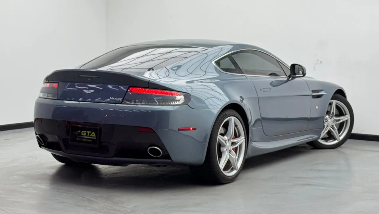 Aston Martin Vantage V8 photo 6