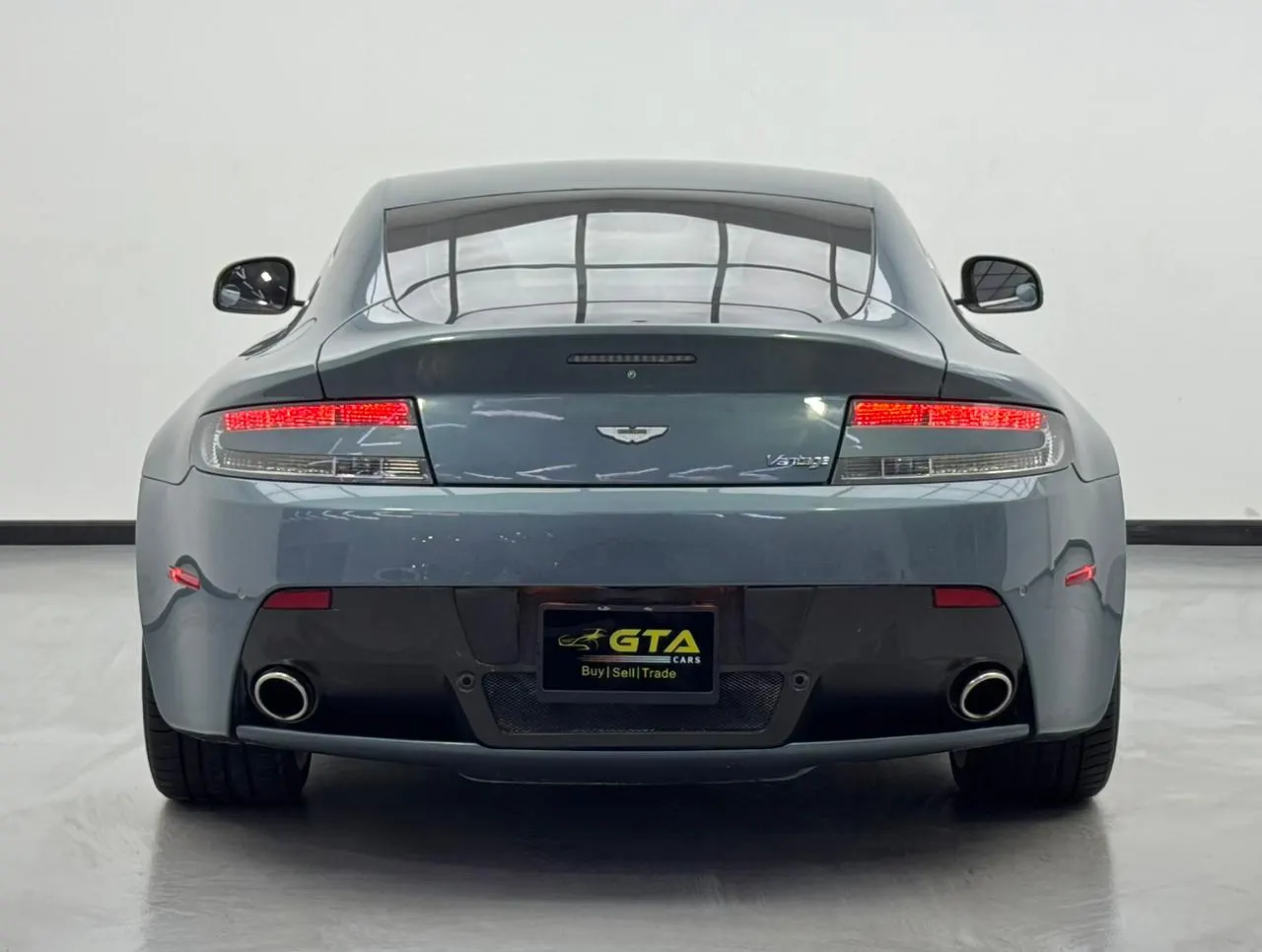 Aston Martin Vantage V8 photo 7