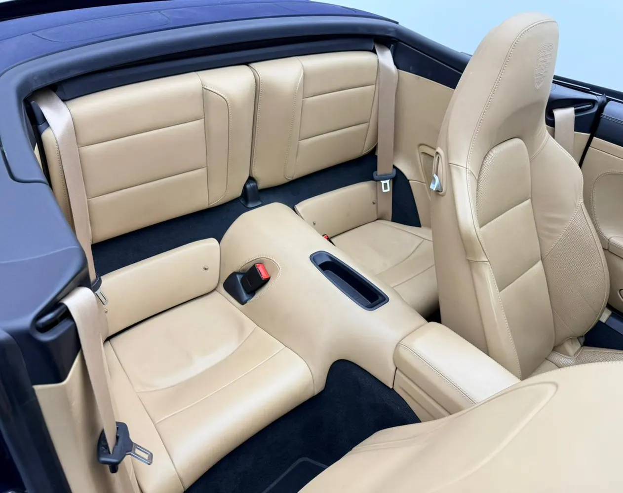 Porsche 911 Carrera 4 GTS Cabriolet