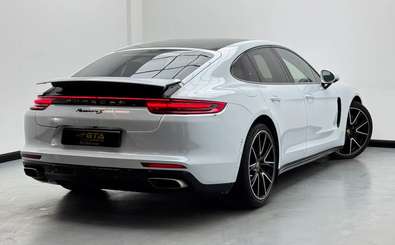 Porsche Panamera photo 6