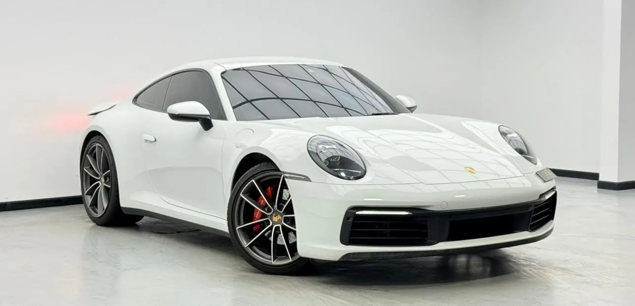 Porsche 911 Carrera photo 3