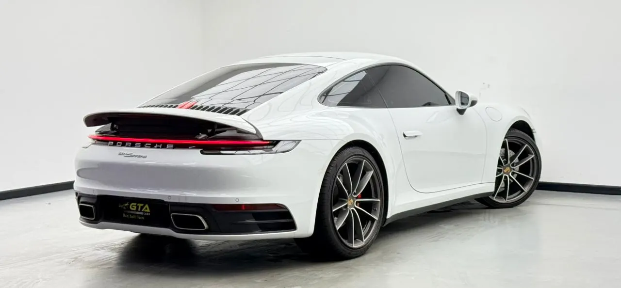 Porsche 911 Carrera photo 6
