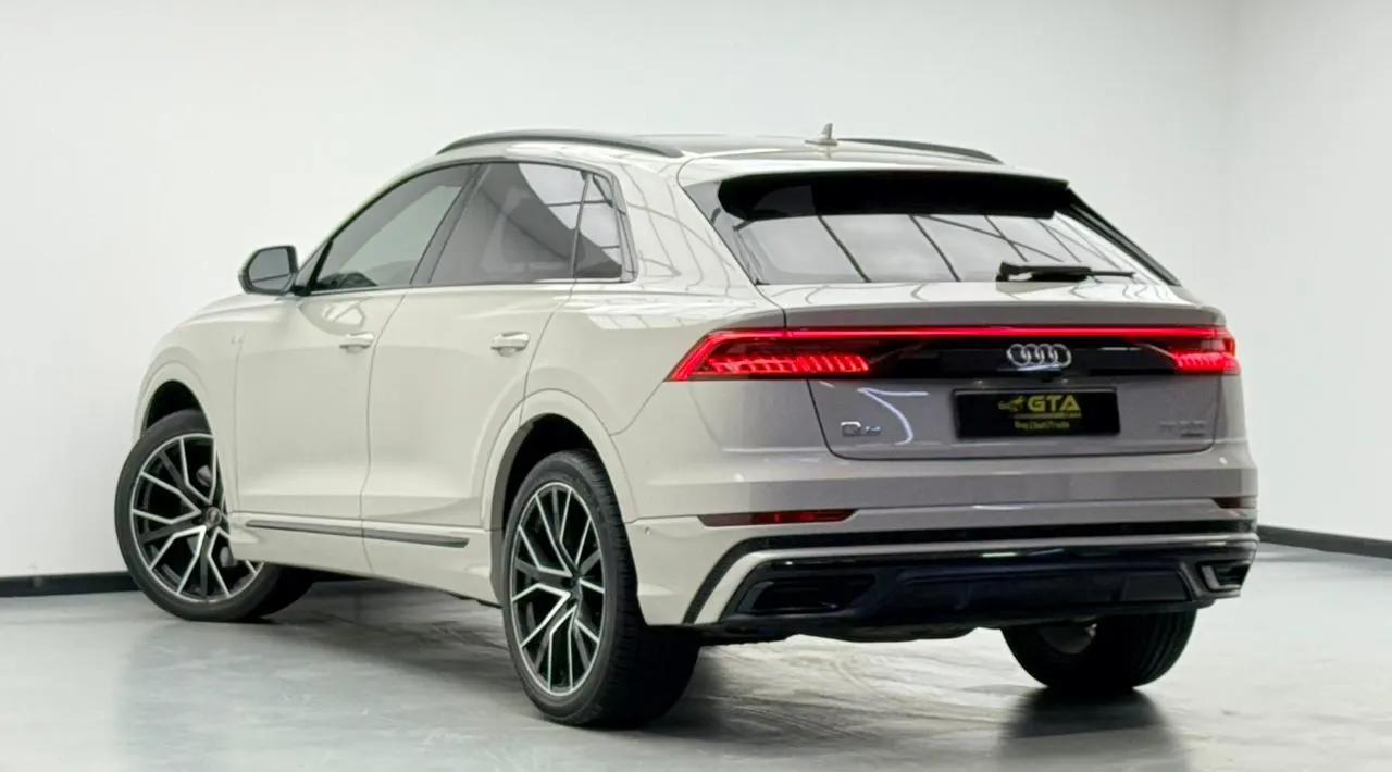 Audi Q8 55 TFSI Quattro S-Line photo 7