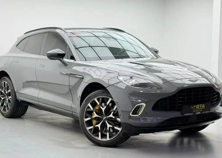 Aston Martin DBX 550