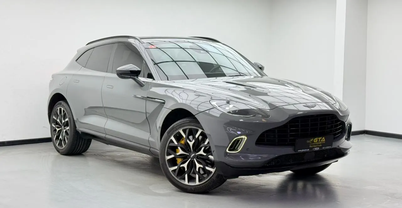 Aston Martin DBX 550