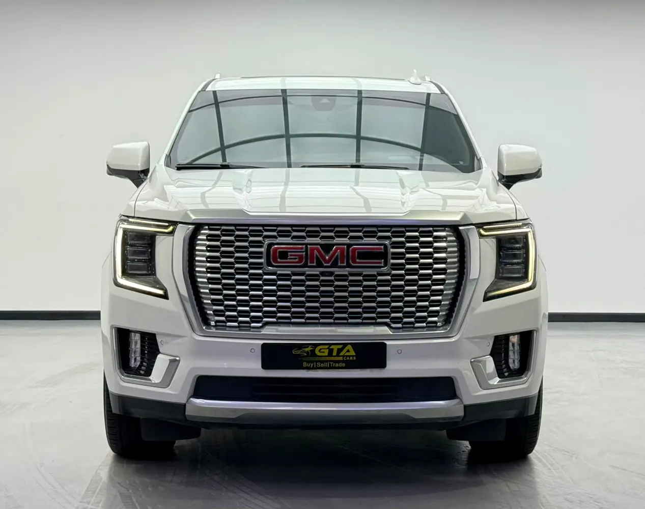 GMC Yukon Denali photo 3