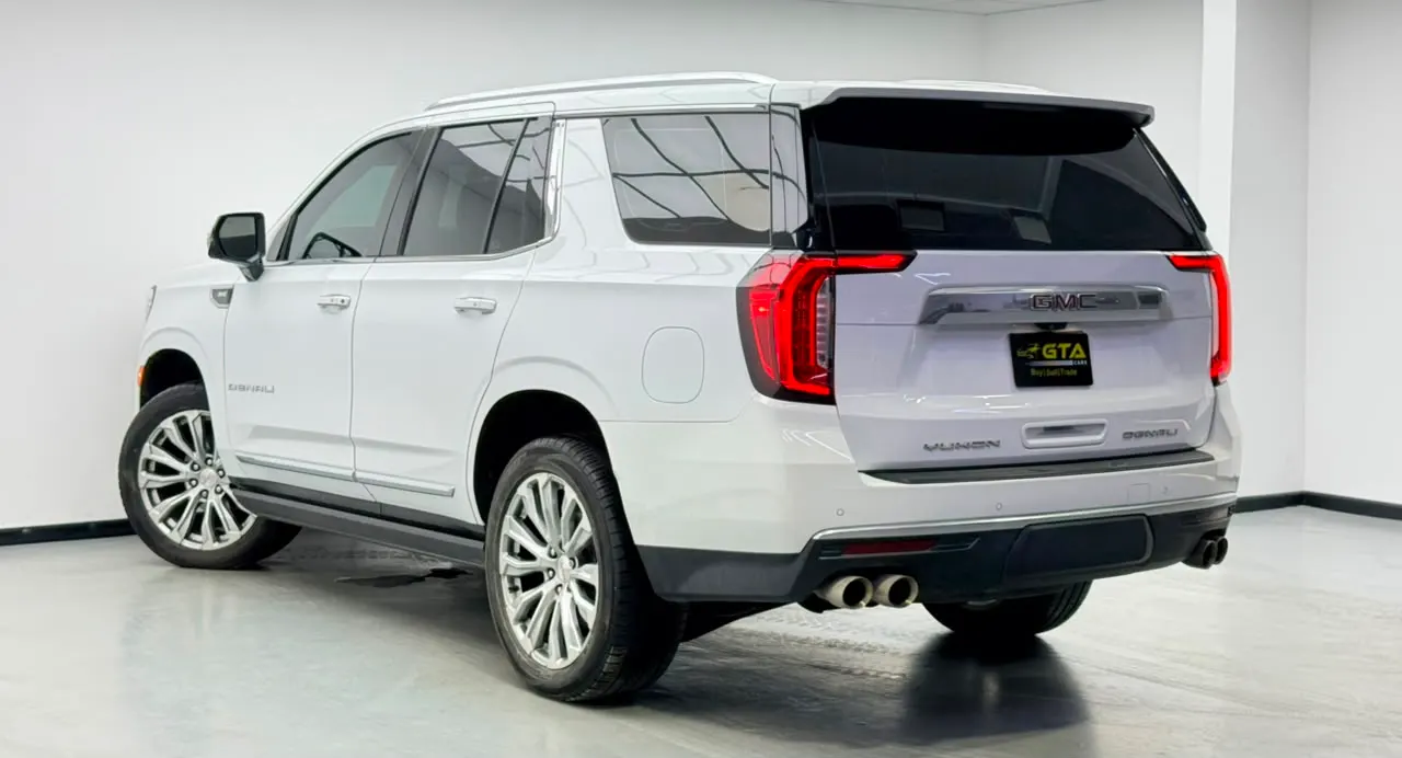 GMC Yukon Denali photo 7