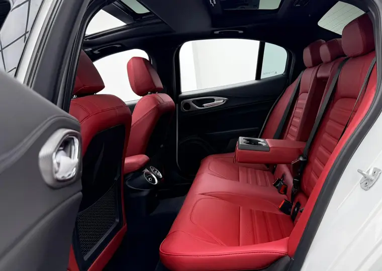 Alfa Romeo Giulia Veloce Q2