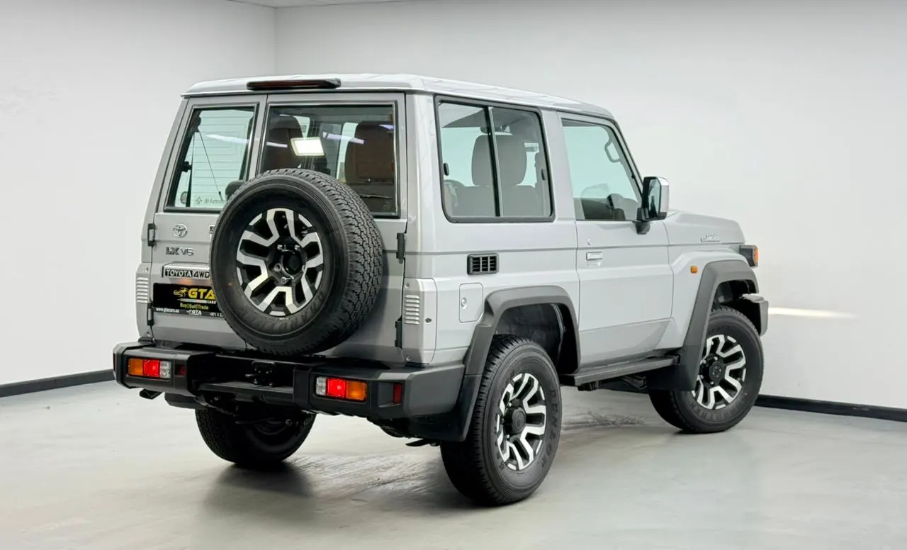 Toyota Land Cruiser 70 Series photo 5