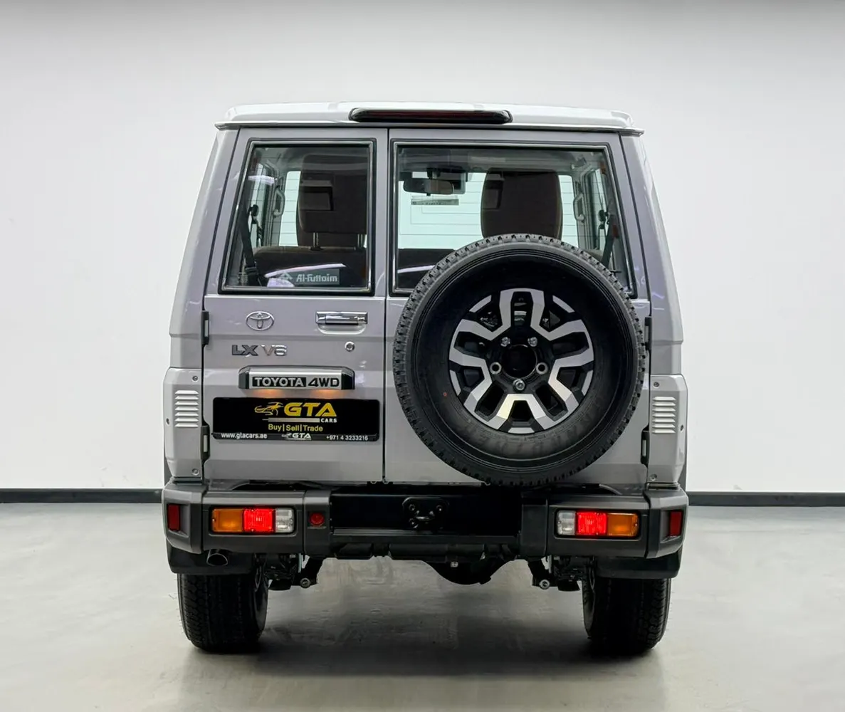 Toyota Land Cruiser 70 Series photo 6