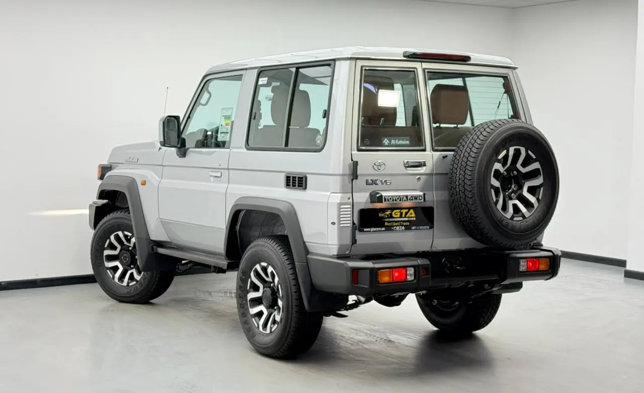 Toyota Land Cruiser 70 Series photo 7